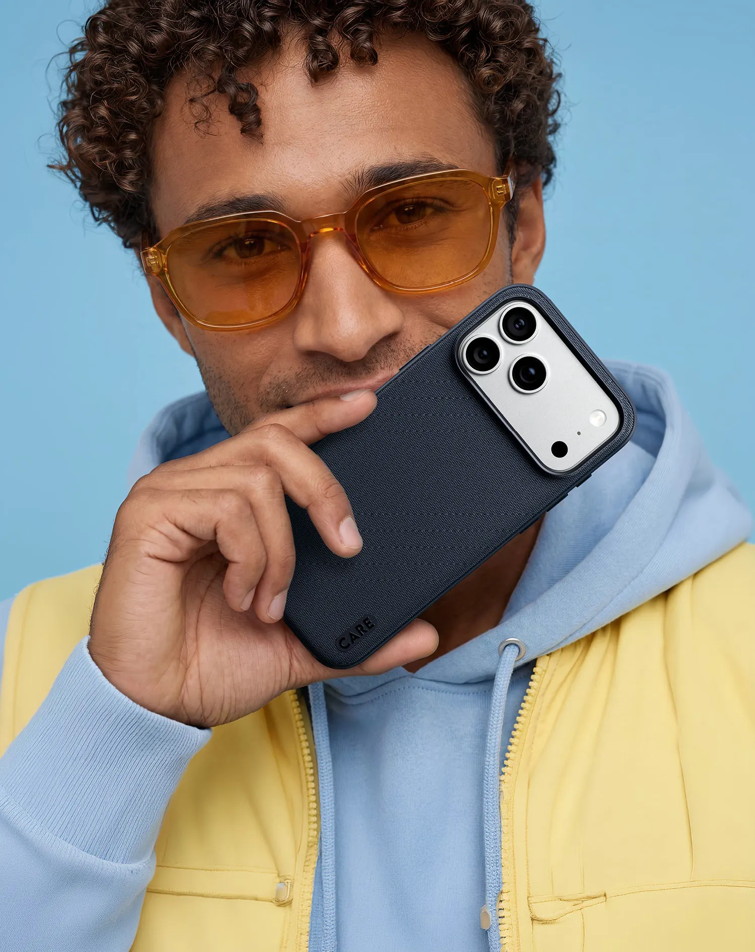 手持 CARE by PanzerGlass Fusion Fabric iPhone 18 Pro 保護殼